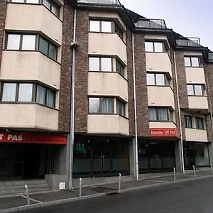 Crest Pas Apartment